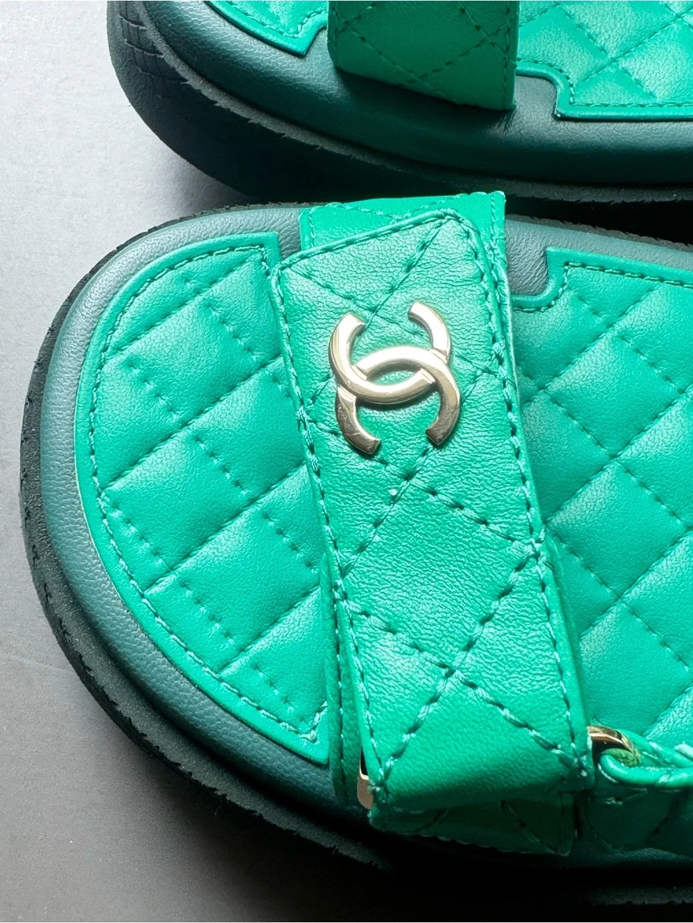 Chanel 2023 Pre-Spring Two-Tone Green Quilted Leather Sandals Size 39 with box